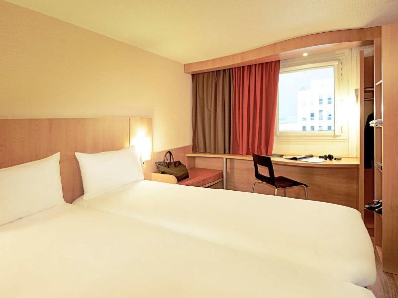 Ibis Budget Loriol Le Pouzin Bagian luar foto
