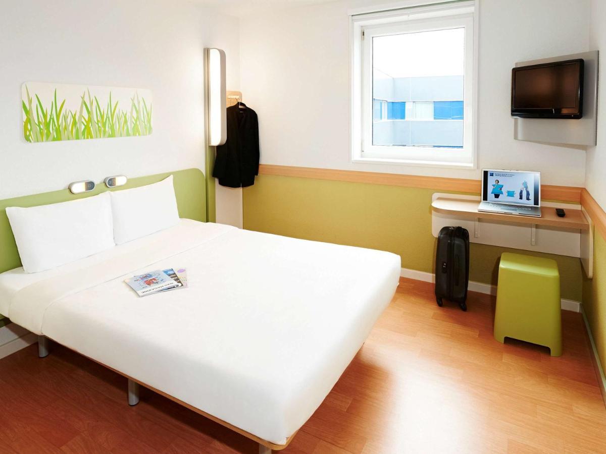 Ibis Budget Loriol Le Pouzin Bagian luar foto
