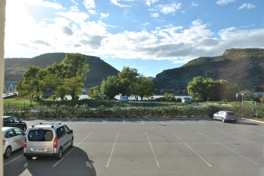 Ibis Budget Loriol Le Pouzin Bagian luar foto