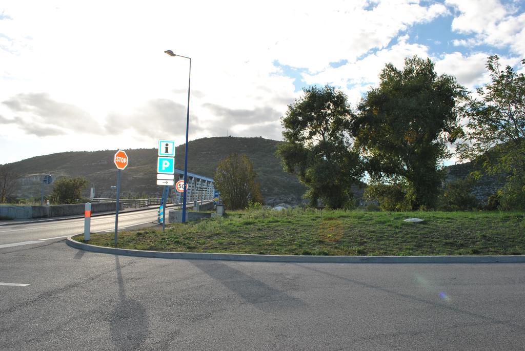 Ibis Budget Loriol Le Pouzin Bagian luar foto