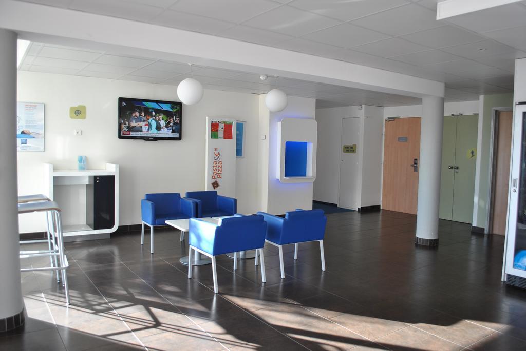 Ibis Budget Loriol Le Pouzin Bagian luar foto