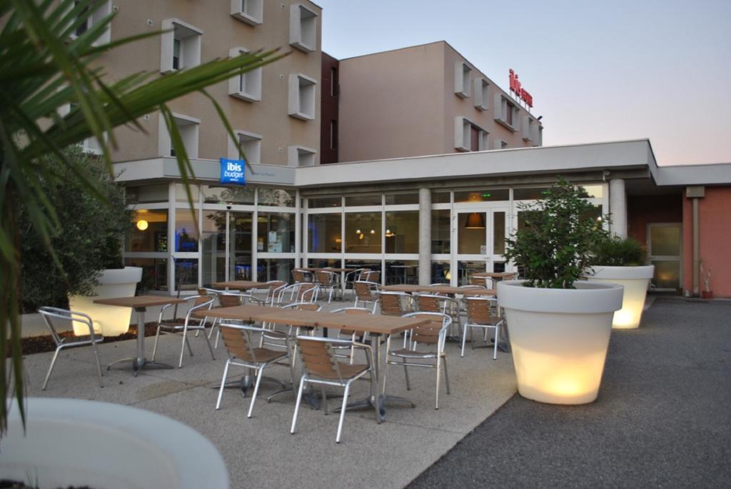 Ibis Budget Loriol Le Pouzin Bagian luar foto