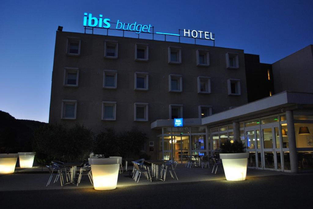 Ibis Budget Loriol Le Pouzin Bagian luar foto