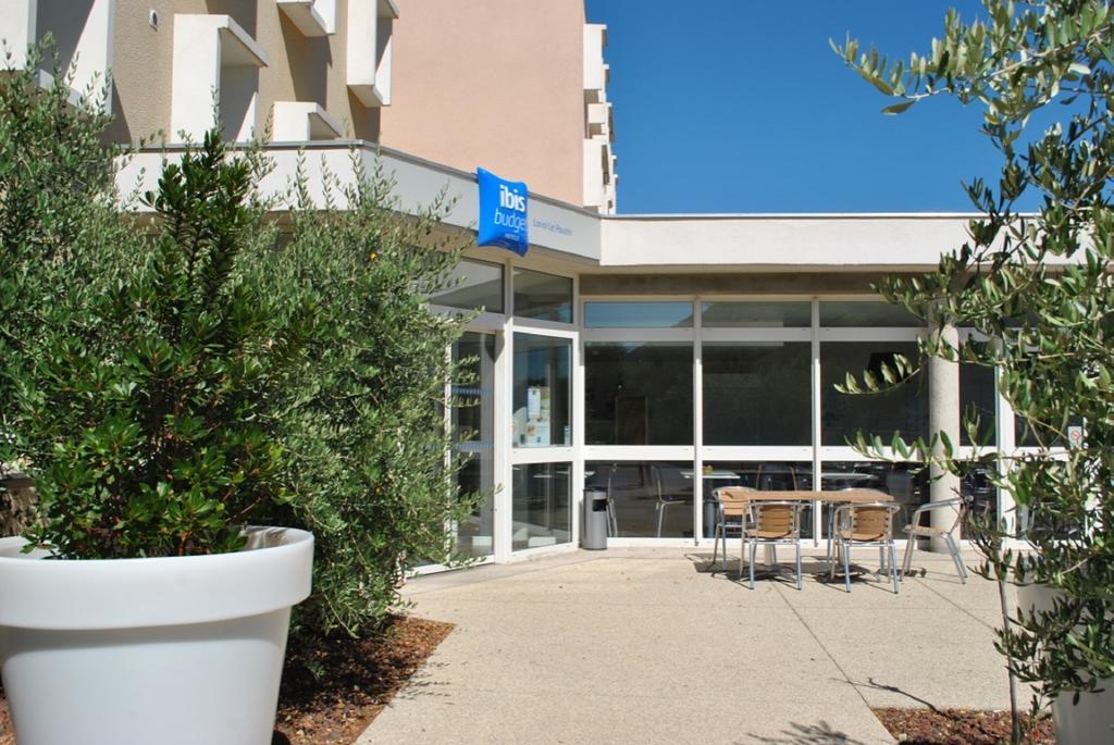 Ibis Budget Loriol Le Pouzin Bagian luar foto